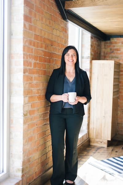 Dr. Anika R.
